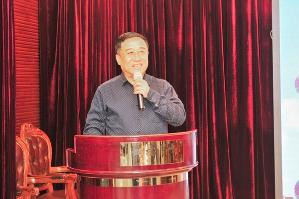 83级校友陆春宇主持交流会 83级校友陆春宇主持交流会