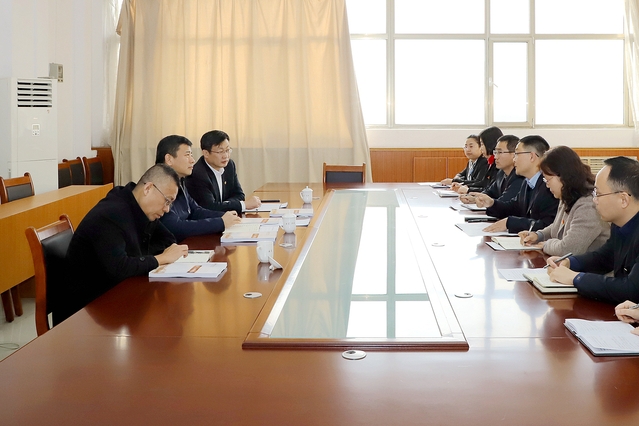李明在人事处座谈交流 李明在人事处座谈交流