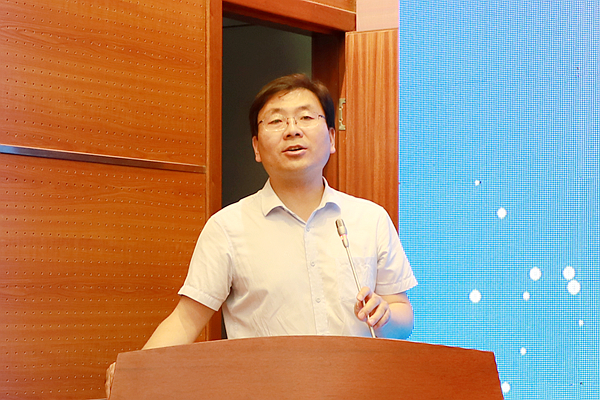 学校客座教授、鲁南制药集团副总经理刘忠讲话 学校客座教授、鲁南制药集团副总经理刘忠讲话