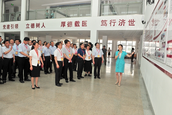 与会领导现场观摩买球官网临床医学院党委党建工作 与会领导现场观摩买球官网临床医学院党委党建工作