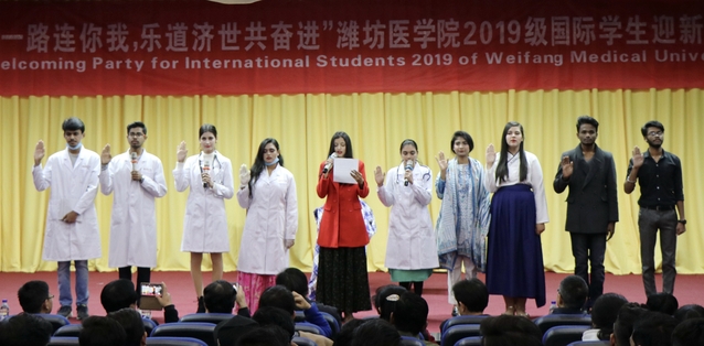 话剧《我的生命,你的决定》,国际学生庄严宣读医学生誓言 话剧《我的生命,你的决定》,国际学生庄严宣读医学生誓言