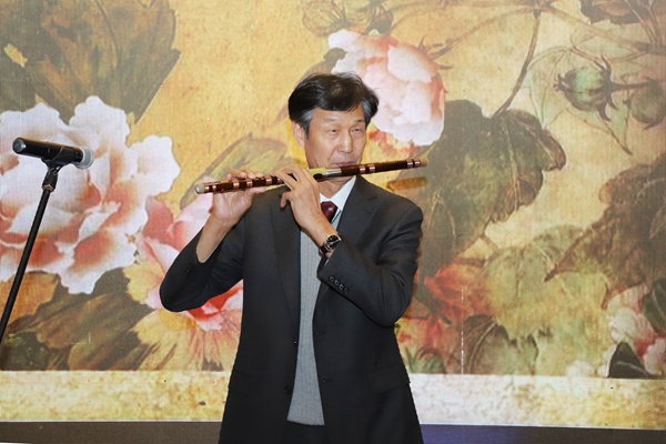 秦泗河教授笛子独奏《远方的朋友我们来相会》 秦泗河教授笛子独奏《远方的朋友我们来相会》