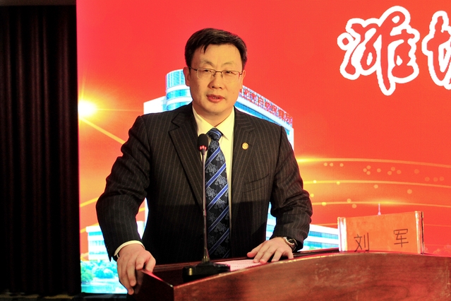 潍坊医学院副院长刘军主持仪式