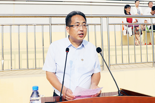 教师代表尹文强教授发言 教师代表尹文强教授发言