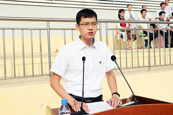 在校生代表、硕士研究生赵肖同学发言 在校生代表、硕士研究生赵肖同学发言