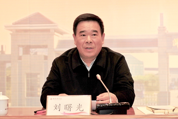 潍坊市委书记、市人大常委会主任刘曙光作报告 潍坊市委书记、市人大常委会主任刘曙光作报告