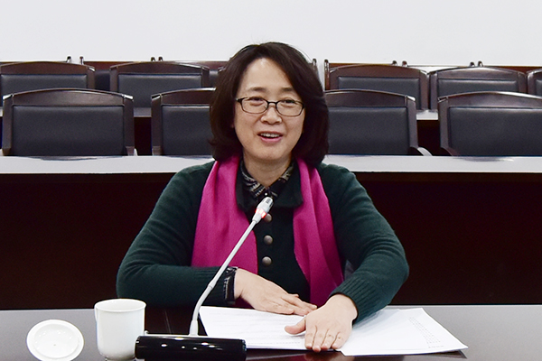 省外事办副主任李荣与参会人员进行座谈 省外事办副主任李荣与参会人员进行座谈
