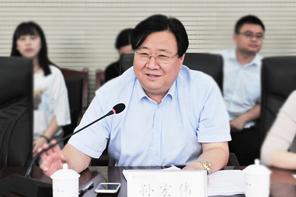 副校长孙宏伟作表态讲话 副校长孙宏伟作表态讲话