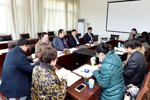 第八代表团讨论 第八代表团讨论