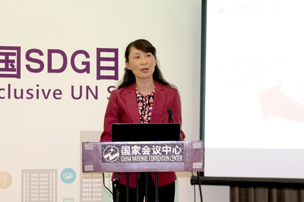 校长管英俊教授作报告