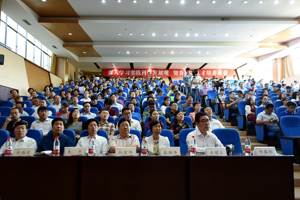 校领导参加会议 校领导参加会议