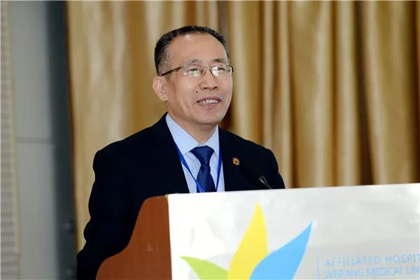 附属医院院长胡温庭作工作汇报 附属医院院长胡温庭作工作汇报
