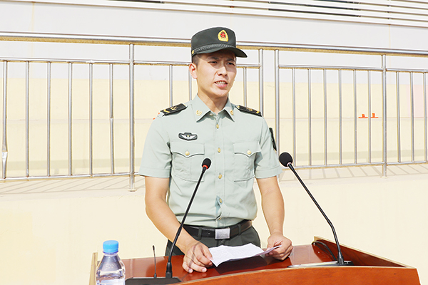 教官代表万清波代表军训团讲话 教官代表万清波代表军训团讲话