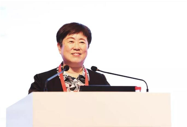潍坊医学院生殖医院院长任春娥教授主持会议 潍坊医学院生殖医院院长任春娥教授主持会议