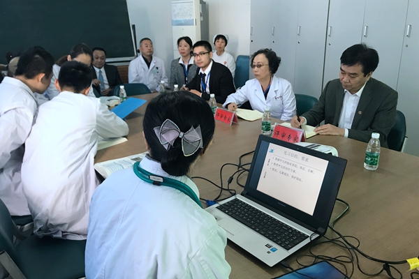 专家组现场观摩教学活动 专家组现场观摩教学活动