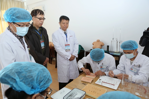 专家组现场观摩教学活动 专家组现场观摩教学活动