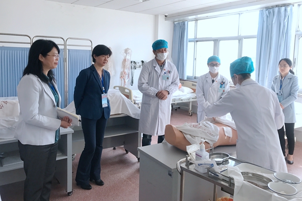 专家组现场观摩教学活动 专家组现场观摩教学活动