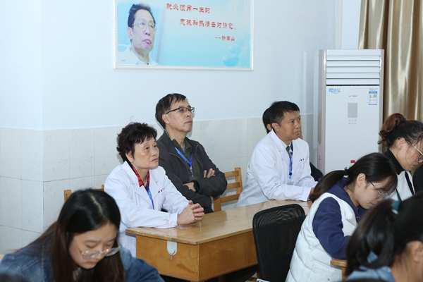 专家组现场听课 专家组现场听课