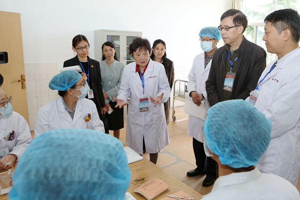 专家组现场观摩教学活动 专家组现场观摩教学活动