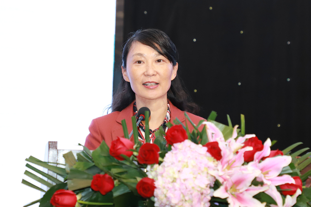 院长管英俊教授在开幕式上致欢迎辞