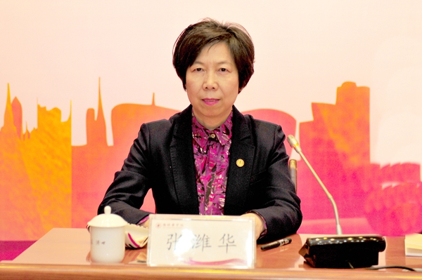 校党委副书记张潍华主持开幕式 校党委副书记张潍华主持开幕式