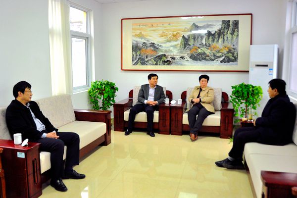 校领导听取附属医院负责同志汇报工作 校领导听取附属医院负责同志汇报工作