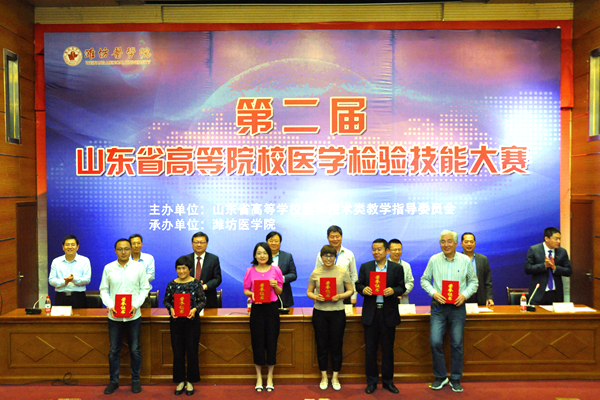 优秀指导教师代表领奖 优秀指导教师代表领奖