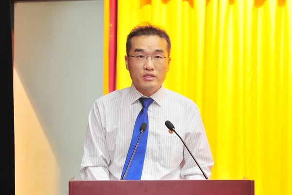 教师代表张宝刚教授发言 教师代表张宝刚教授发言