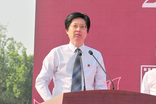 副院长朱军主持毕业典礼 副院长朱军主持毕业典礼